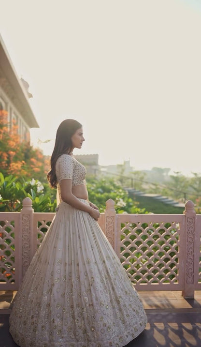 Royal Charm: 3-Piece Lehenga Choli with Embroidered Dupatta ✨