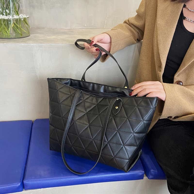 Elegant Quilted Tote Bag – Your Perfect Everyday Companion